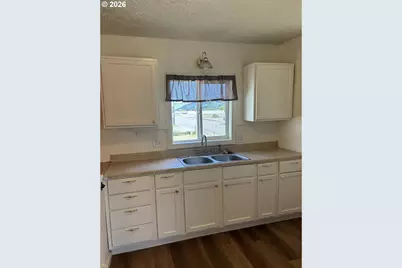 413 NE Boston St, Roseburg, OR 97470 - Photo 11
