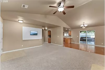 675 NE Cummins St, Roseburg, OR 97470 - Photo 9