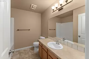 675 NE Cummins St, Roseburg, OR 97470 - Photo 25