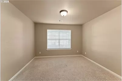 675 NE Cummins St, Roseburg, OR 97470 - Photo 21