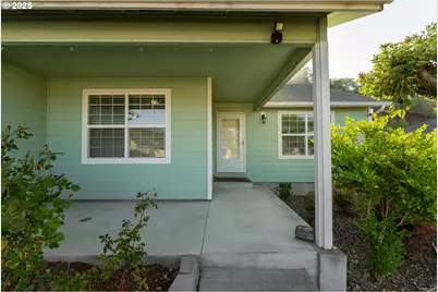 675 NE Cummins St, Roseburg, OR 97470 - Photo 3