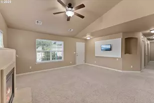 675 NE Cummins St, Roseburg, OR 97470 - Photo 7