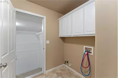 675 NE Cummins St, Roseburg, OR 97470 - Photo 29