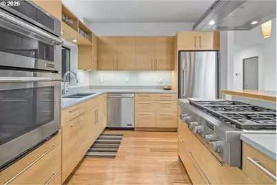 3741 SW Sweetbriar Dr, Portland, OR 97221 - Photo 11