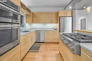 3741 SW Sweetbriar Dr, Portland, OR 97221 - Photo 11