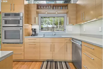 3741 SW Sweetbriar Dr, Portland, OR 97221 - Photo 15