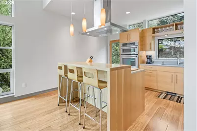 3741 SW Sweetbriar Dr, Portland, OR 97221 - Photo 9