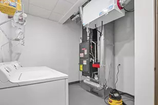 3741 SW Sweetbriar Dr, Portland, OR 97221 - Photo 39