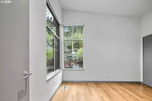 3741 SW Sweetbriar Dr, Portland, OR 97221 - Photo 25