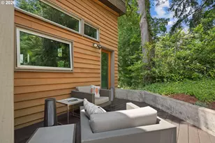 3741 SW Sweetbriar Dr, Portland, OR 97221 - Photo 41