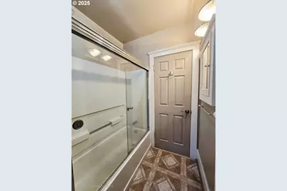 7247 SE Division St, Portland, OR 97206 - Photo 11