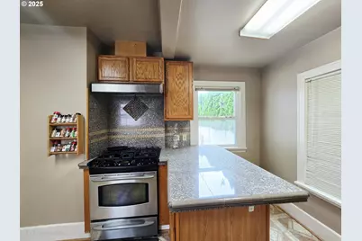 7247 SE Division St, Portland, OR 97206 - Photo 5