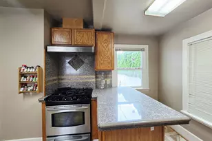 7247 SE Division St, Portland, OR 97206 - Photo 5