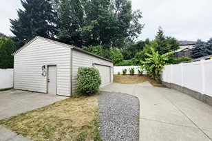 7247 SE Division St, Portland, OR 97206 - Photo 29