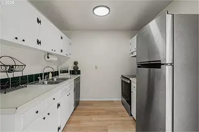 15540 SE Harrison St, Portland, OR 97233 - Photo 11