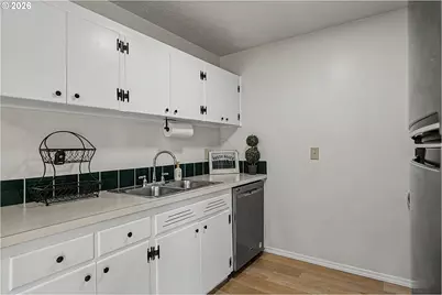 15540 SE Harrison St, Portland, OR 97233 - Photo 13