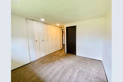 3732 Peppertree Dr, Eugene, OR 97402 - Photo 13