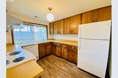 3732 Peppertree Dr, Eugene, OR 97402 - Photo 9