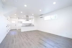 6541 SE Woodstock Blvd, Portland, OR 97206 - Photo 5