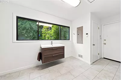 1111 SW Coronado St, Portland, OR 97219 - Photo 15