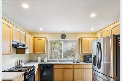 10235 SW Fulton Dr, Tualatin, OR 97062 - Photo 11