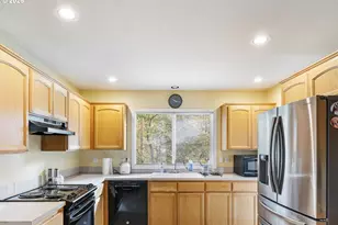 10235 SW Fulton Dr, Tualatin, OR 97062 - Photo 11