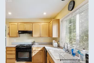 10235 SW Fulton Dr, Tualatin, OR 97062 - Photo 13