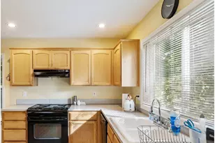 10235 SW Fulton Dr, Tualatin, OR 97062 - Photo 13