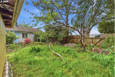 1691 Grant St, North Bend, OR 97459 - Photo 27