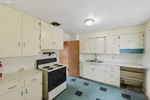 1691 Grant St, North Bend, OR 97459 - Photo 11