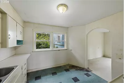 1691 Grant St, North Bend, OR 97459 - Photo 9