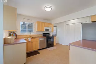 1720 E 9th St, The Dalles, OR 97058 - Photo 3