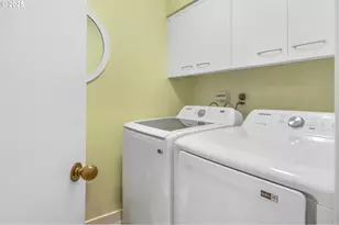 2445 NW Westover Rd, Portland, OR 97210 - Photo 23