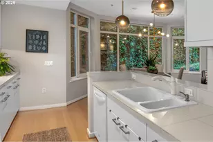 2445 NW Westover Rd, Portland, OR 97210 - Photo 13