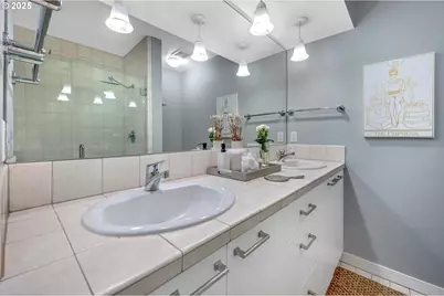 2445 NW Westover Rd #209, Portland, OR 97210 - Photo 19