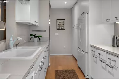 2445 NW Westover Rd #209, Portland, OR 97210 - Photo 11