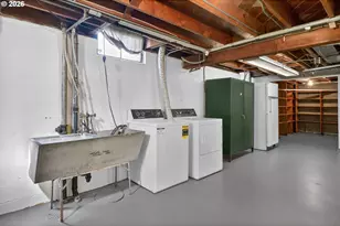 4305 NE Hazelfern Pl, Portland, OR 97213 - Photo 27