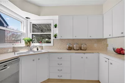 4305 NE Hazelfern Pl, Portland, OR 97213 - Photo 13