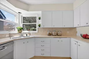 4305 NE Hazelfern Pl, Portland, OR 97213 - Photo 13