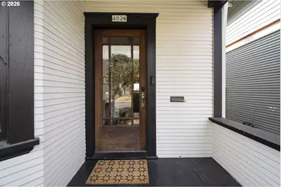 4026 SE Caruthers St, Portland, OR 97214 - Photo 3