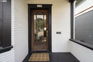 4026 SE Caruthers St, Portland, OR 97214 - Photo 3
