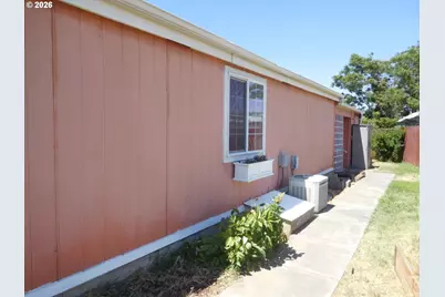 910 Cowl St #14, Milton-Freewater, OR 97862 - Photo 3