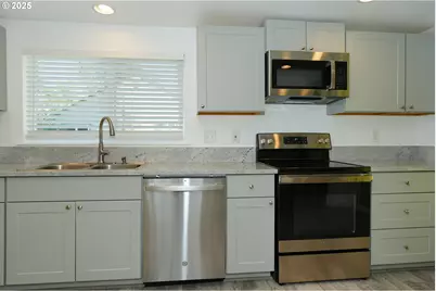 2650 SE 164th Ave, Portland, OR 97236 - Photo 3