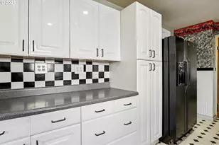 224 NE 92nd Pl, Portland, OR 97220 - Photo 19