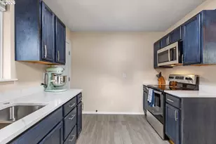 1331 NE Klamath Ave, Roseburg, OR 97470 - Photo 17