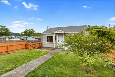 1331 NE Klamath Ave, Roseburg, OR 97470 - Photo 5