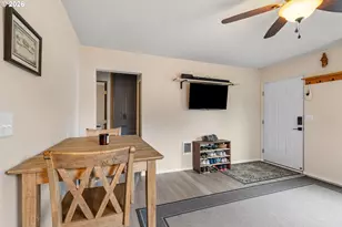1331 NE Klamath Ave, Roseburg, OR 97470 - Photo 11