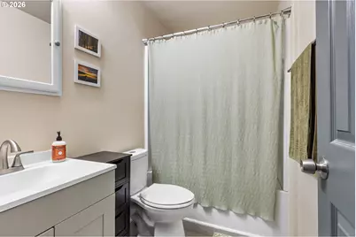 1331 NE Klamath Ave, Roseburg, OR 97470 - Photo 27