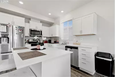 2743 V St, Springfield, OR 97477 - Photo 5