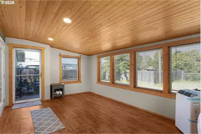 2082 Bel Air Ct, Roseburg, OR 97471 - Photo 11